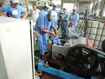 公司員工于常州工廠接受國產高壓泵維修培訓